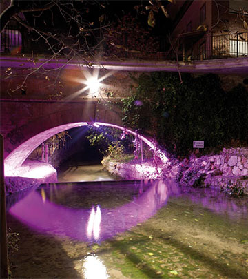 město-salobre-osvětlení-pod-mostem