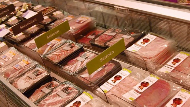 Společnost Philips vylepšuje vzhled krájeného masa pomocí osvětlení pro supermarkety.  