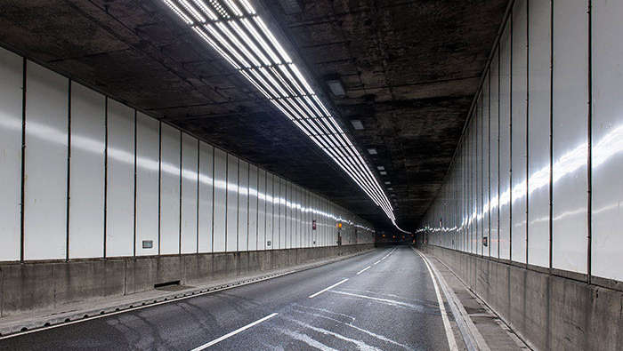Svítidla pro vysoké prostory v Meirském tunelu