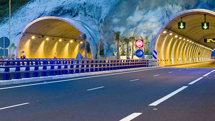 Dobře osvícený tunel společností Philips 
