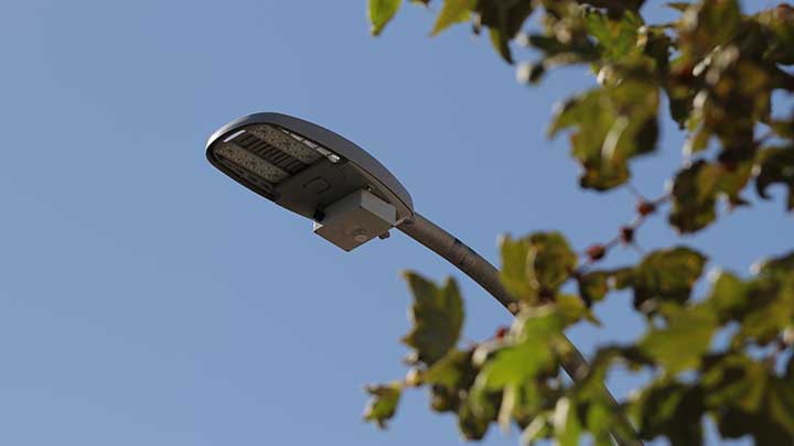 Shromažďujte data ze snímačů na sloupech pouličního osvětlení LED