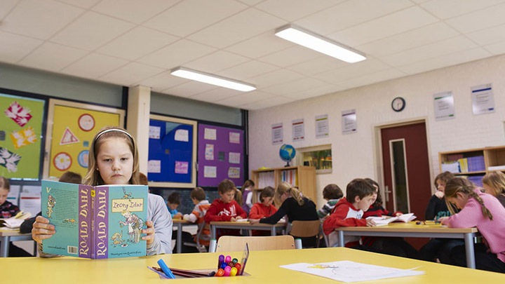 Studie: Podívejte se, jak školní osvětlení SchoolVision zlepšilo výkonnost studentů ve srovnání s normálním osvětlením v učebně