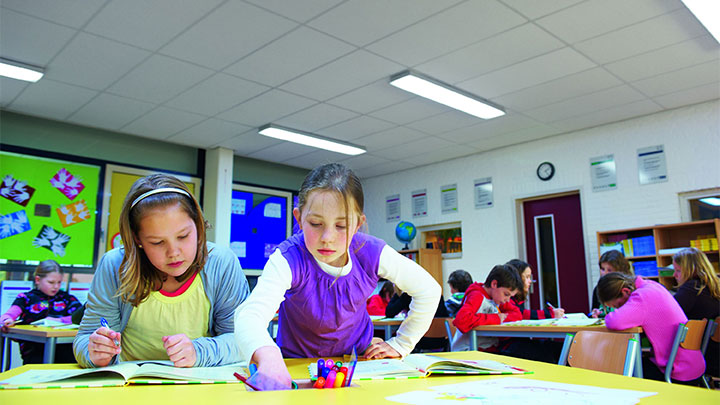 Nastavení světla SchoolVision Normal: inteligentní školní osvětlení pro každodenní činnosti