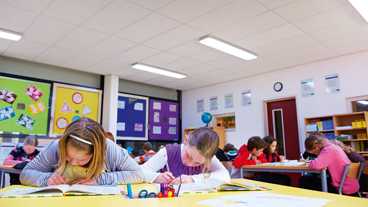 Nastavení světla SchoolVision Focus: inteligentní školní osvětlení pro činnosti s vysokým soustředěním