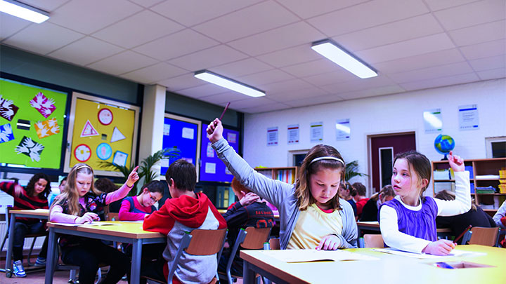 Nastavení světla SchoolVision Energy: inteligentní školní osvětlení pro denní doby s nízkými úrovněmi energie
