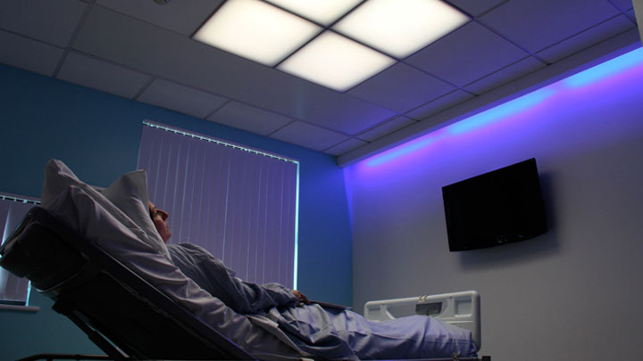 Osvětlení nemocničního pokoje HealWell od společnosti Philips Lighting podporuje spánkové rytmy pacientů a pomáhá zlepšovat výsledky lékařské péče