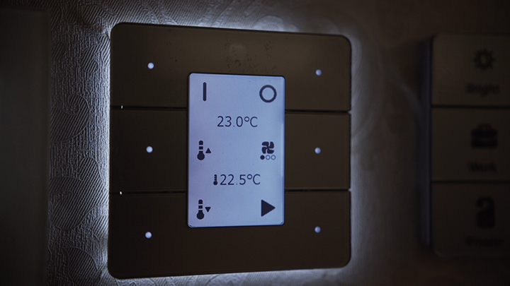 Panel Antumbra od společnosti Philips Lighting přizpůsobí váš systém pro chytré ovládání pokoje RoomFlex značce vašeho hotelu