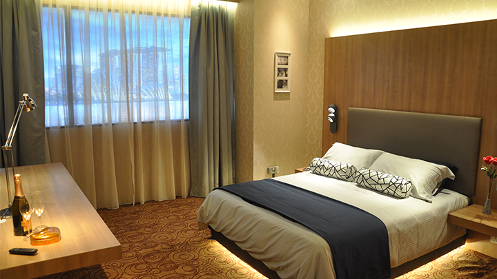 Hotelové osvětlení: systém RoomFlex od společnosti Philips Lighting poskytuje kompletní systém pro chytré ovládání pokoje