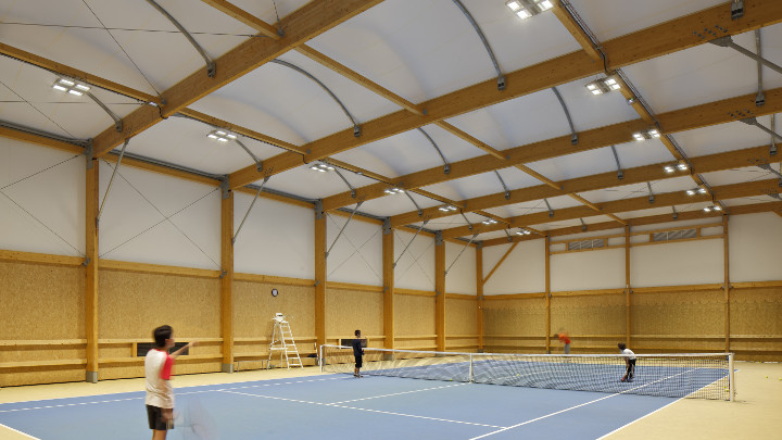 Osvětlení vnitřních tenisových kurtů – vnitřní LED světlomety